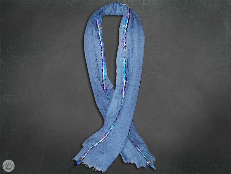 Sophie L / Foulard brodé / Ambae