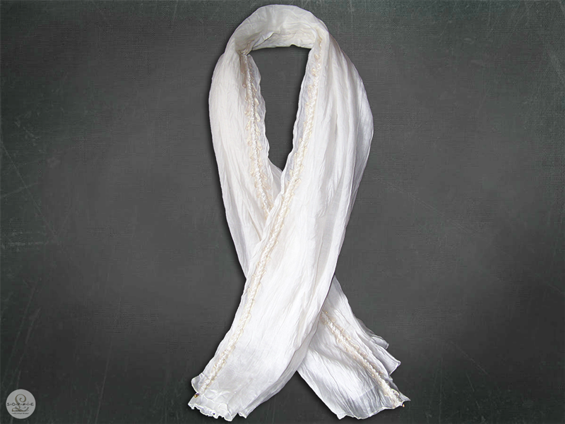 Sophie L / Foulard brodé / Ifira Blanc
