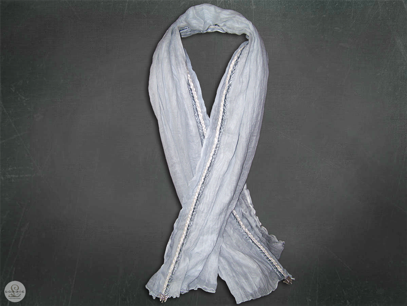 Sophie L / Foulard brodé / Laika Blanc